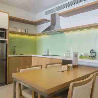 Beachfront 2 Bedroom Appartment with Glass wall by Villuxy Dining/Meeting Rooms