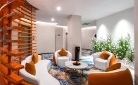 Elong R.YUN Hotel (Chuxiong Kunbaida Chuyue Plaza)