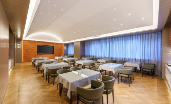 Super8 International Hotel (Urumqi High-speed Railway Station Branch)