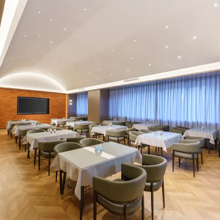 Super8 International Hotel (Urumqi High-speed Railway Station Branch) Отели рядом со станцией Wulumuqi Railway Station