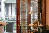 Eden Club House - parking