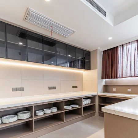 Lido Boutique Hotel (Yancheng Station Baolong Plaza Branch)