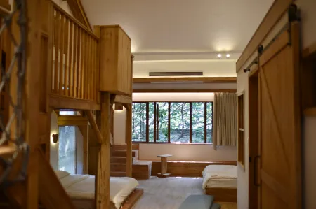 Zhi Jian Homestays (Nanning Chaoyang Square Third Street and Two Lanes Store) Отели рядом с достопримечательностью «Guangxi University of Finance and Economics Xiuling Campus»