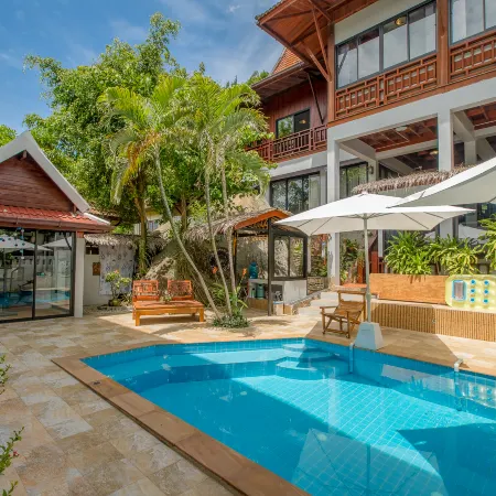 Penthouse Crystal Bay Apartments