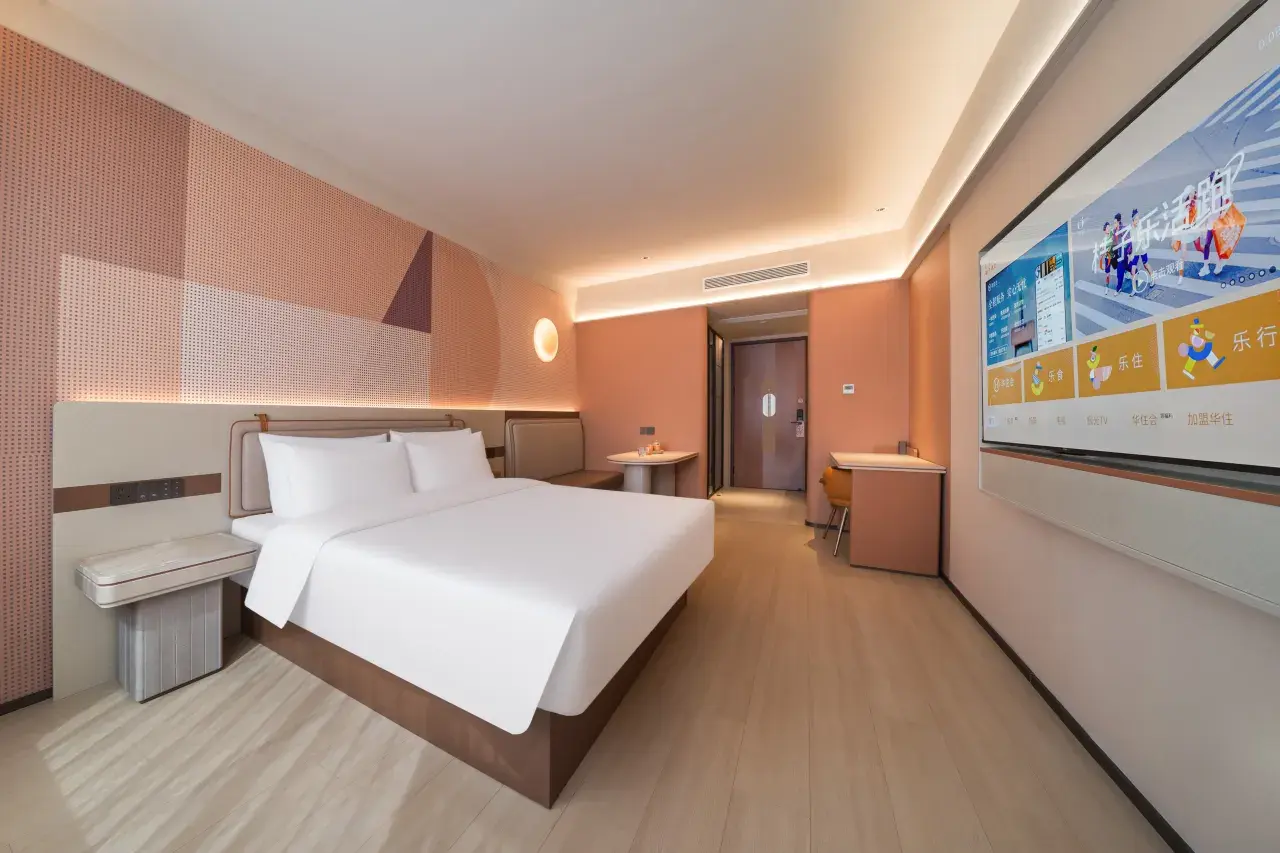 Deluxe Queen Room with premium amenities at Orange Hotel Zhuhai