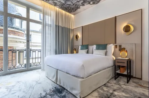 อินเตอร์คอนติเนนตัล ปารีส ชองป์ เอลิเซ่ บาย IHG