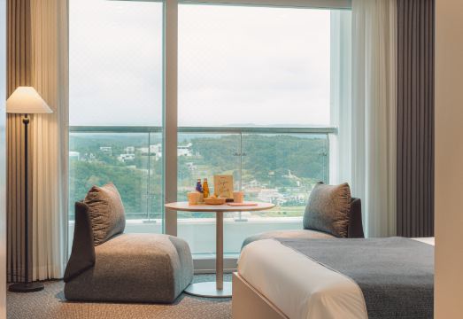 어반스테이 낙산해변의 현대적인 실내 모습