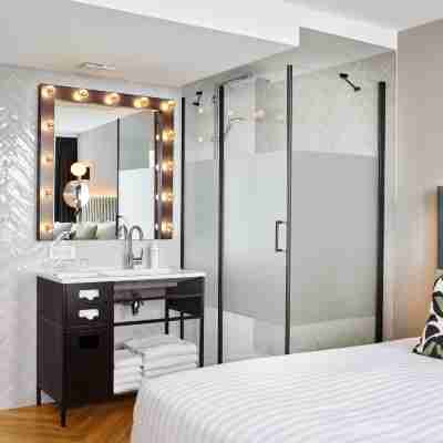 H4 Hotel Wyndham Paris Pleyel Resort Rooms