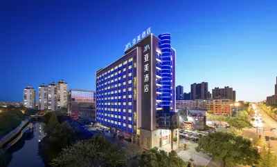 Asia-American Hotel (Dabuhe Light Rail Station) Hotels in Jiangnan-Wanda Plaza and Jindong District Government