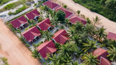 SoonNoeng Resort Отели рядом с достопримечательностью «Лейзи Бич»