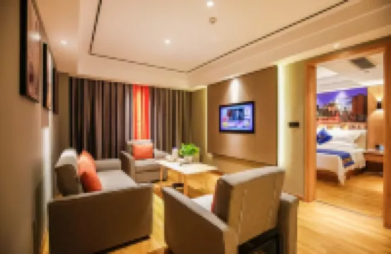 Super 8 Collection Hotel (Chongzhou Government Center Square)