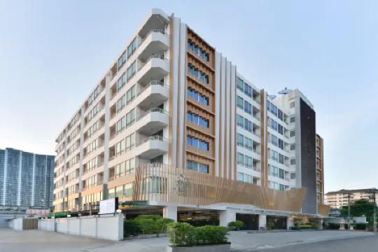 Three Seasons Place Bangkok Отели рядом с достопримечательностью «Банг Капи Торговый центр»