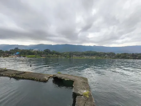 Sibayak Guest house Отели в г. Samosir Regency