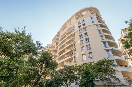 Aparthotel Adagio la Défense le Parc Отели рядом с достопримечательностью «Парк Бекон»