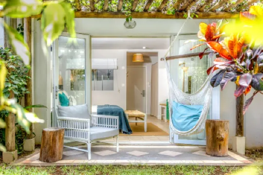 Lagoon Attitude (Adults Only)