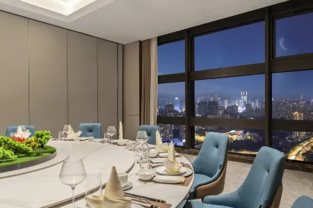 Howard Johnson Jiazhou Business Club Chongqing Отели рядом с достопримечательностью «Чунцинская долина радости»