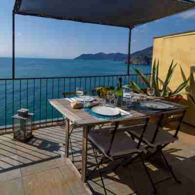 La Lampara Sea View Terrace Apartment with AC Rooms