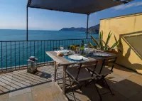 La Lampara Sea View Terrace Apartment with AC Hotels in Manarola
