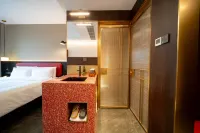 Xiao · ISVARA Designer Hotel (Huaihe Road Pedestrian Street)