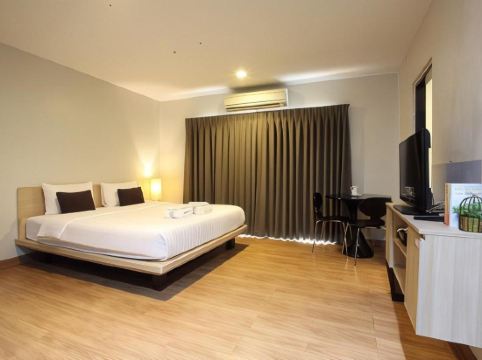 โรงแรม นารีตะ แอท อมตะ