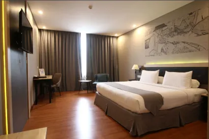 Pyramid Suites Hotel