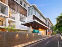 Harris Hotel Seminyak Hotels near Double Six
