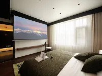 Fuman | Sky City • Panoramic View of Snow Mountain and Ancient City 360° Infinity Pool Vacation