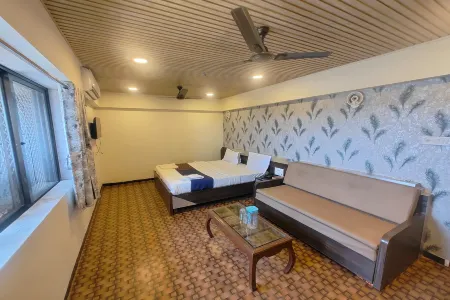 Harmony Inn Отели рядом с достопримечательностью «Poonam Chowk»