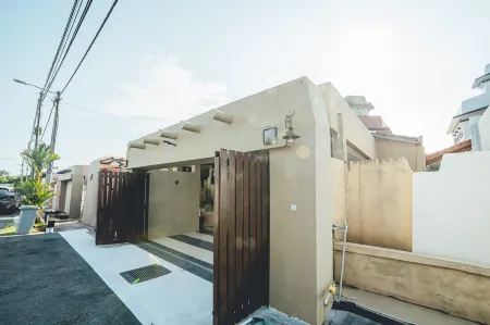 Batu Pahat Santalia Pool Villa 4BR 12pax Отели рядом с достопримечательностью «Ji Gong Temple Yong Peng»