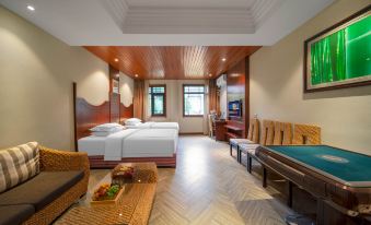 24° North Latitude Theme Hotel