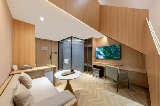 Liangyue Hotel (Urumqi High-speed Railway Station)