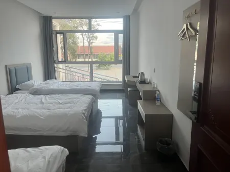 Hongrui Hotel Отели в г. Фэннин