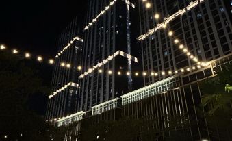 53rd Floor, 2 Br, Netflix, Apt with View by Sky