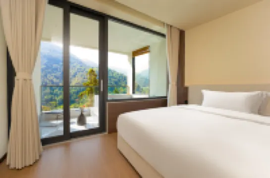 Hailuogou Yunman Warm Resort Hotel