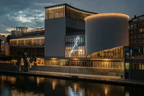 Mercure Namur Hotel فنادق في Profondeville