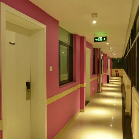Wanyue Express Hotel (Xingyang Long-distance Bus Central Station)