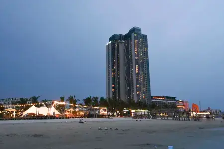 A La Carte Ha Long Bay Managed by Anstay Отели рядом с достопримечательностью «Bai Chay»