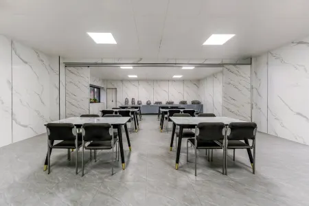 Shuhe Hotel (Xi'an Dayan Pagoda Datang Sleepless City Branch) Отели рядом с достопримечательностью «Big Wild Goose Pagoda»