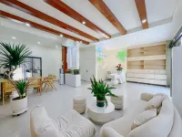 Qianhaiju Tongbanli Homestay (Guantouling Dadunhai Beach) Hotels in Guantouling/Nanwan Beach