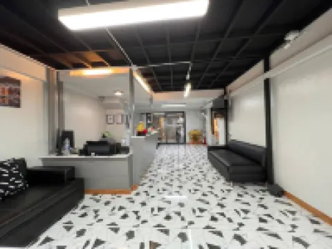 ประตูน้ำแฟมิลี่เฮาส์ 2 โรงแรมใกล้สถานีแอร์พอร์ตเรลลิงค์ราชปรารภ