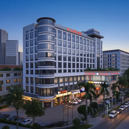 Venus International Hotel (Shengping Subway Station) Отели рядом с достопримечательностью «Рынок 5 Союзов»