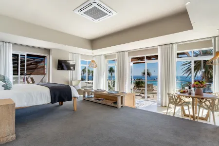 The Bay Hotel Отели рядом с достопримечательностью «Pollsmoor Prison»