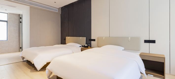 Lohas Hotel (Shangrao Wannian Caifu Pedestrian Street Runfeng Shopping Plaza) Отели в г. Ваньнянь