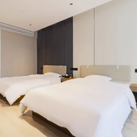 Lohas Hotel (Shangrao Wannian Caifu Pedestrian Street Runfeng Shopping Plaza)