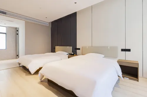 Lohas Hotel (Shangrao Wannian Caifu Pedestrian Street Runfeng Shopping Plaza)