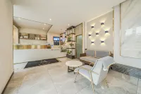 7 Days Premium Hotel (Guiyang Qianlingshan Park Gaicha Road Subway Station Branch) - Dağ Manzaralı