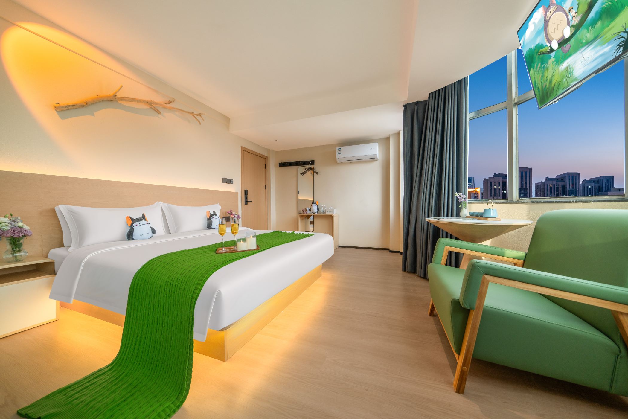 Totoro Spirit Hotel (Haikou Qilou Old Street Jiefangxi Branch)