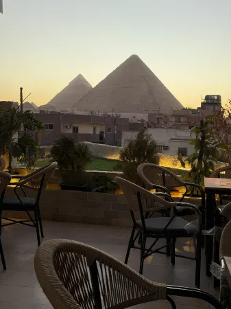 Zahira Pyramids view Отели рядом с достопримечательностью «Пирамида царицы Хетепхерес I»