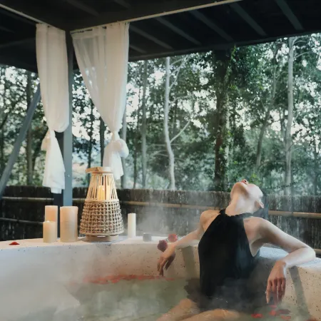 Lin Jian · Lin Jane Forest Secret Private Hot Spring Treehouse