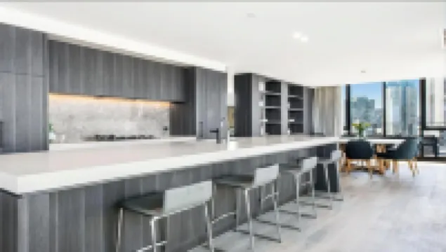 Luxury Penthouse with Astonishing Bay and City Views